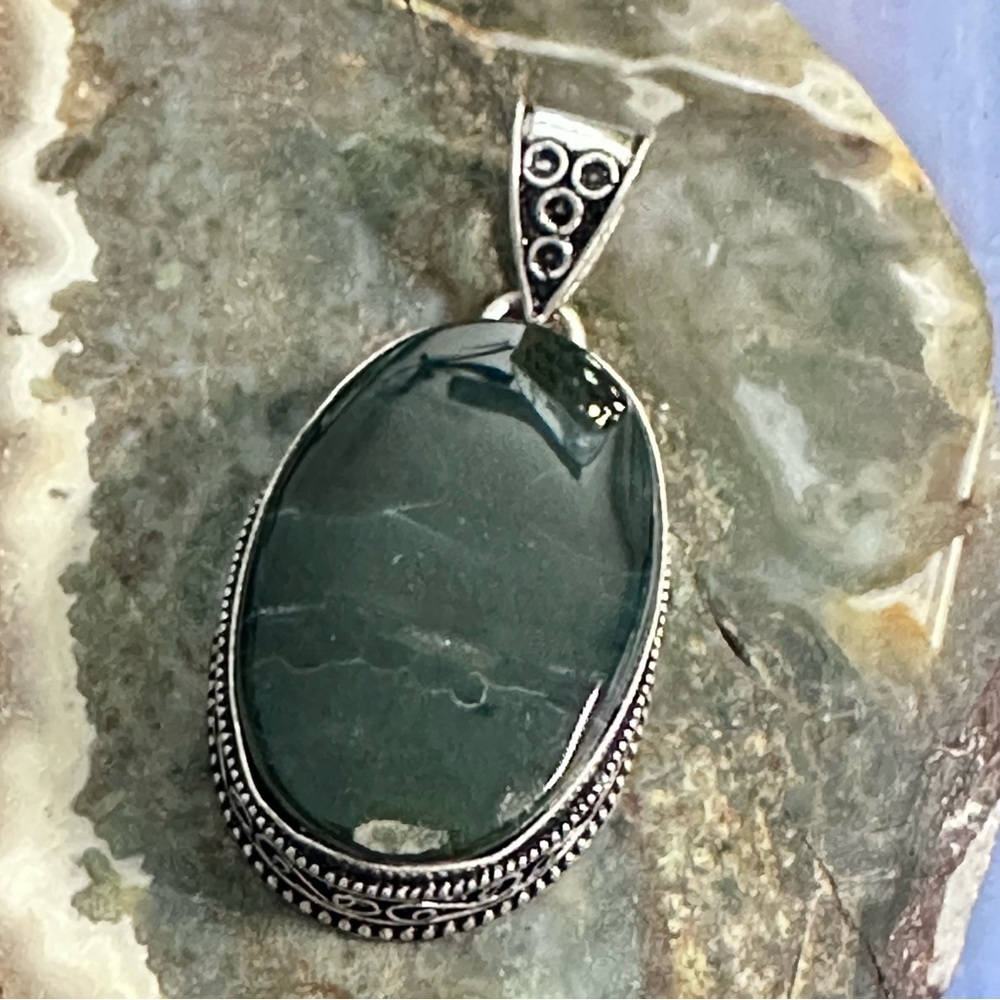 Artisan Jewelry Handcrafted BLOODSTONE Dark Green Oval Stone Pendant Necklace